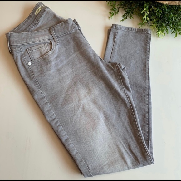 NWOT Old Navy Grey Rockstar Jeans - Picture 2 of 2